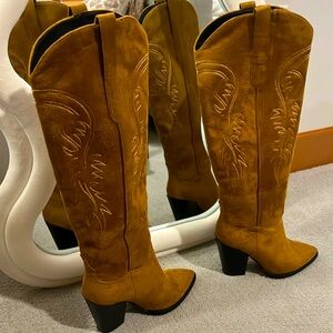 Knee High Cowgirl Boots. Size 9